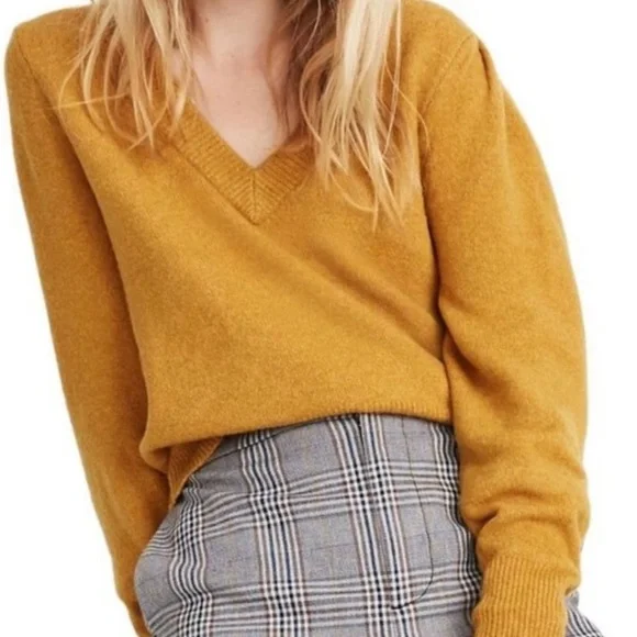 SOLD Madewell Westgate V-Neck Sweater in Coziest Yarn - Picture 1 of 14